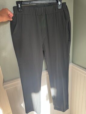 Vuori Women's Miles Ankle Pant - Dark Charcoal Medium